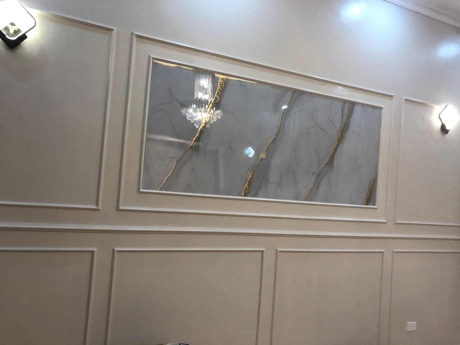 Residential Wall Décor with Wainscoting and UV Glossy Marble Sheets